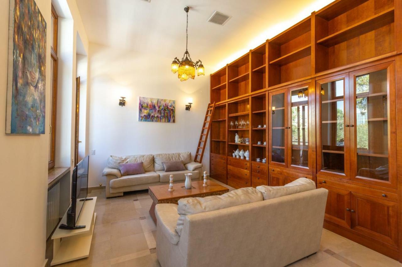 Art Apartment In Mamila エルサレム エクステリア 写真